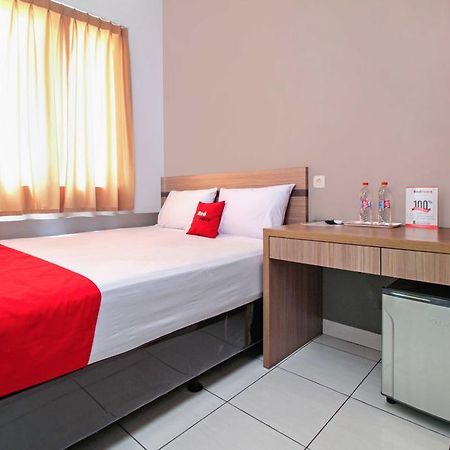 Reddoorz @ Karet Pedurenan 2 Джакарта Экстерьер фото