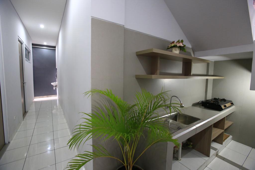 Reddoorz @ Karet Pedurenan 2 Джакарта Экстерьер фото