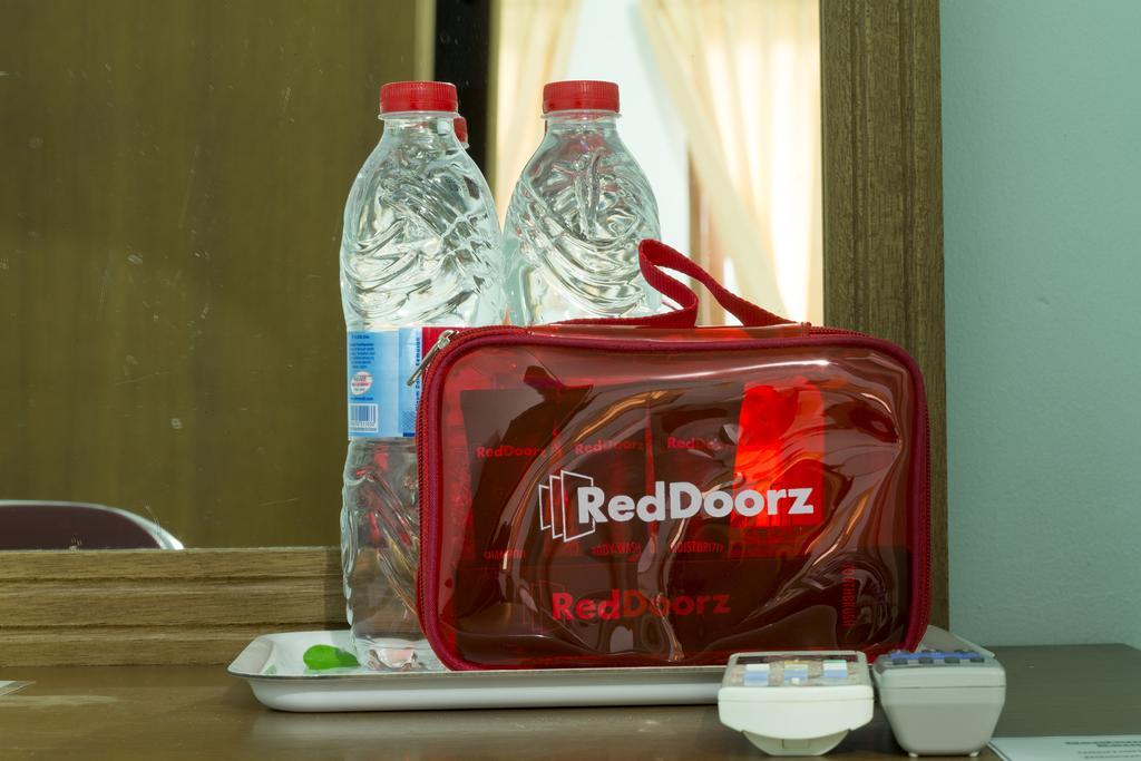 Reddoorz @ Karet Pedurenan 2 Джакарта Экстерьер фото
