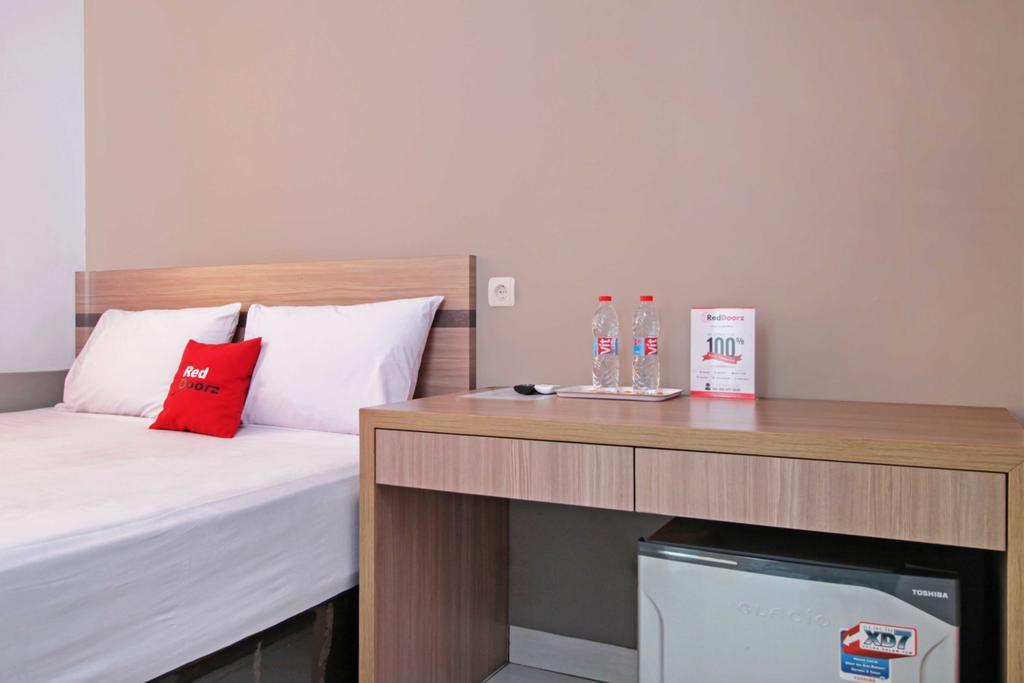 Reddoorz @ Karet Pedurenan 2 Джакарта Экстерьер фото