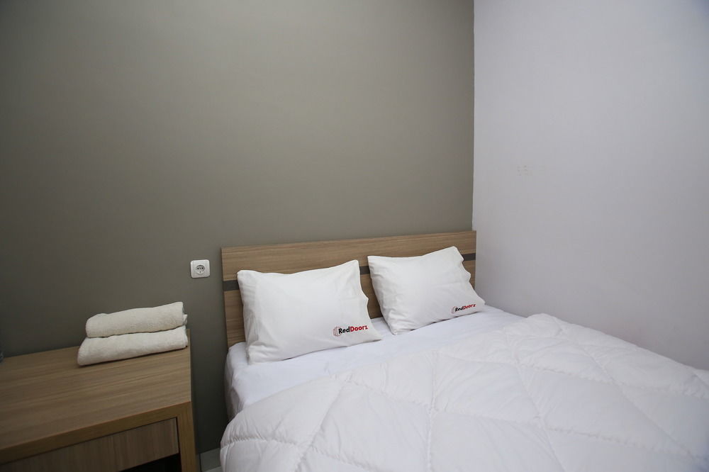 Reddoorz @ Karet Pedurenan 2 Джакарта Экстерьер фото