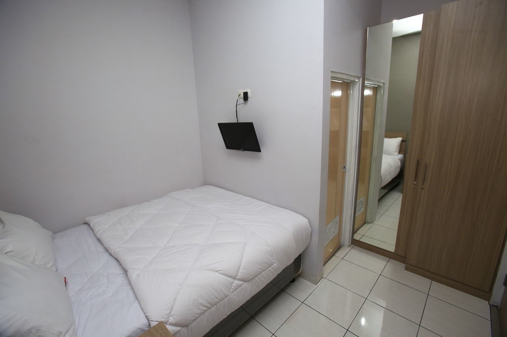 Reddoorz @ Karet Pedurenan 2 Джакарта Экстерьер фото